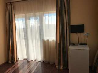 Гостиница Бутик Отель на Тимирязева Ялта Улучшенный двухместный номер с 1 кроватью и видом на море-3